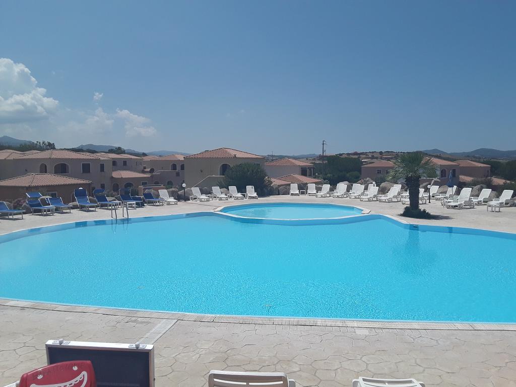 Sardinia Beach Apartments アリエントゥ エクステリア 写真